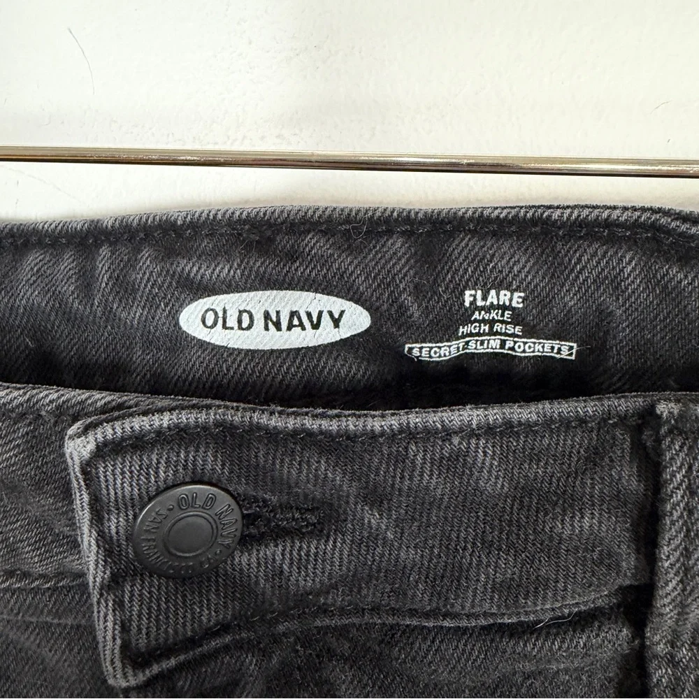 Old Navy High-Waisted Flare Ankle Jeans Size 12 Black Raw Hem - Picture 5 of 7